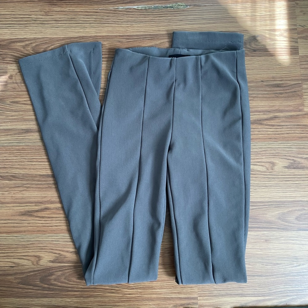 Split hem leggings